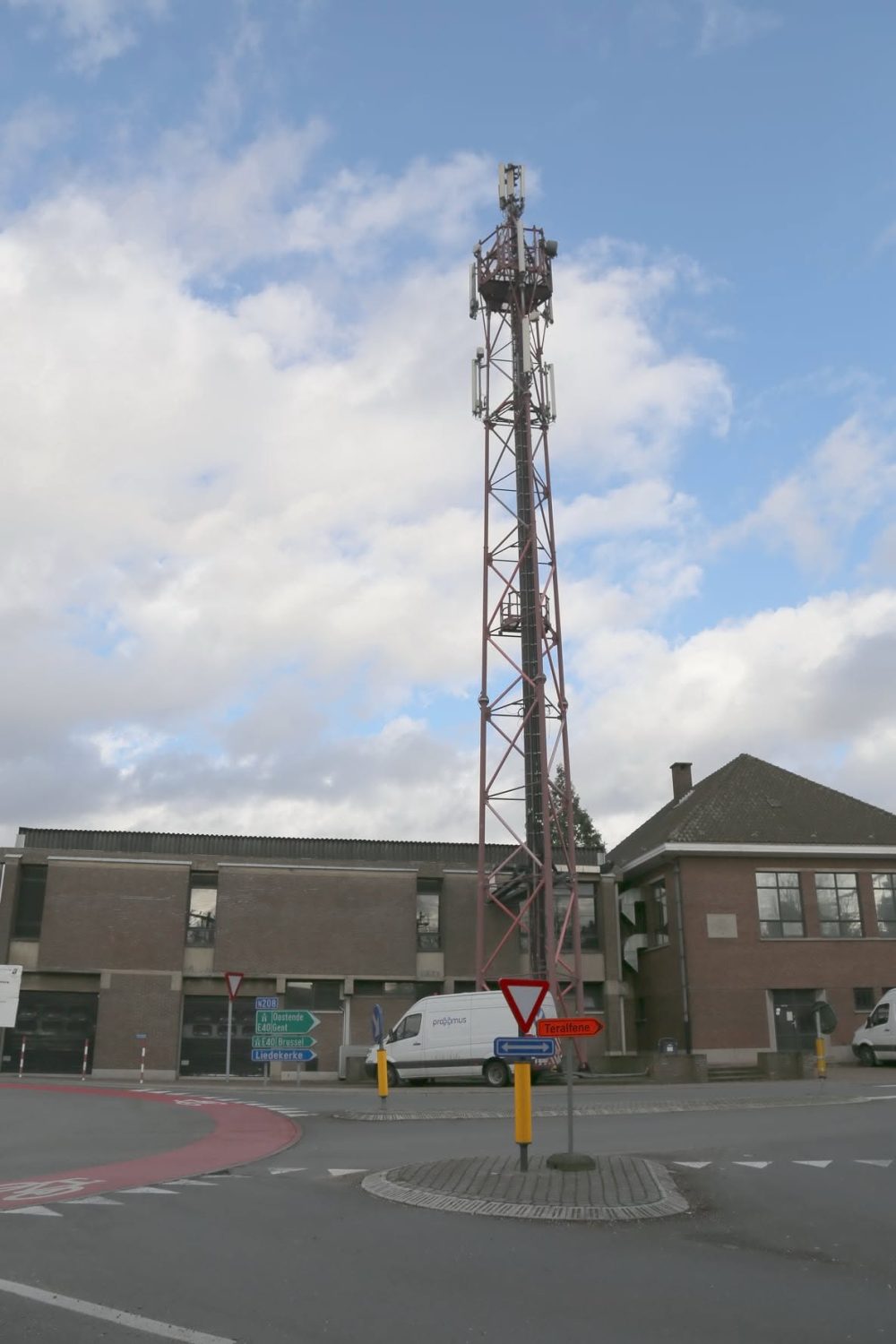 Telefooncentrale — Thontlaan