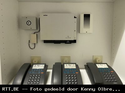 Voorbeel 2 (Senior module rechts en elektronische bel links) en 3x Maestro Classic